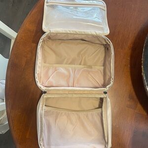 Beige hanging cosmetic case